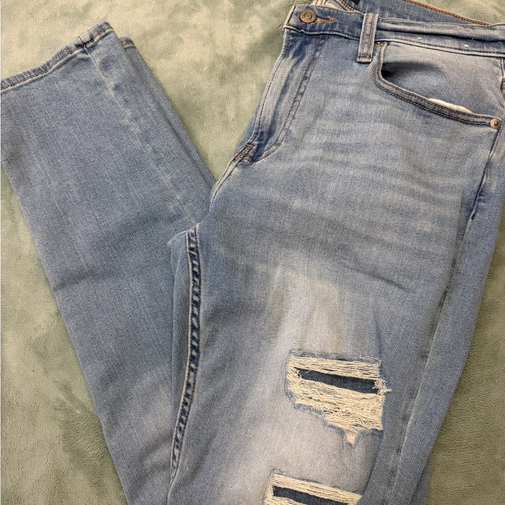 Hollister Athletic Skinny Jeans – Distressed Light Wash (W32 L32)